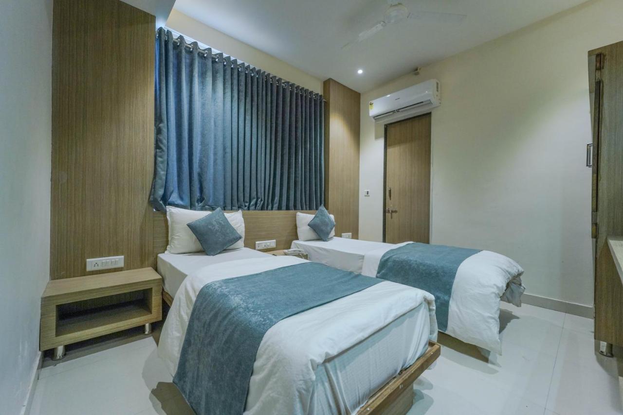 Hotel New Empire Ahmedabad Exterior foto